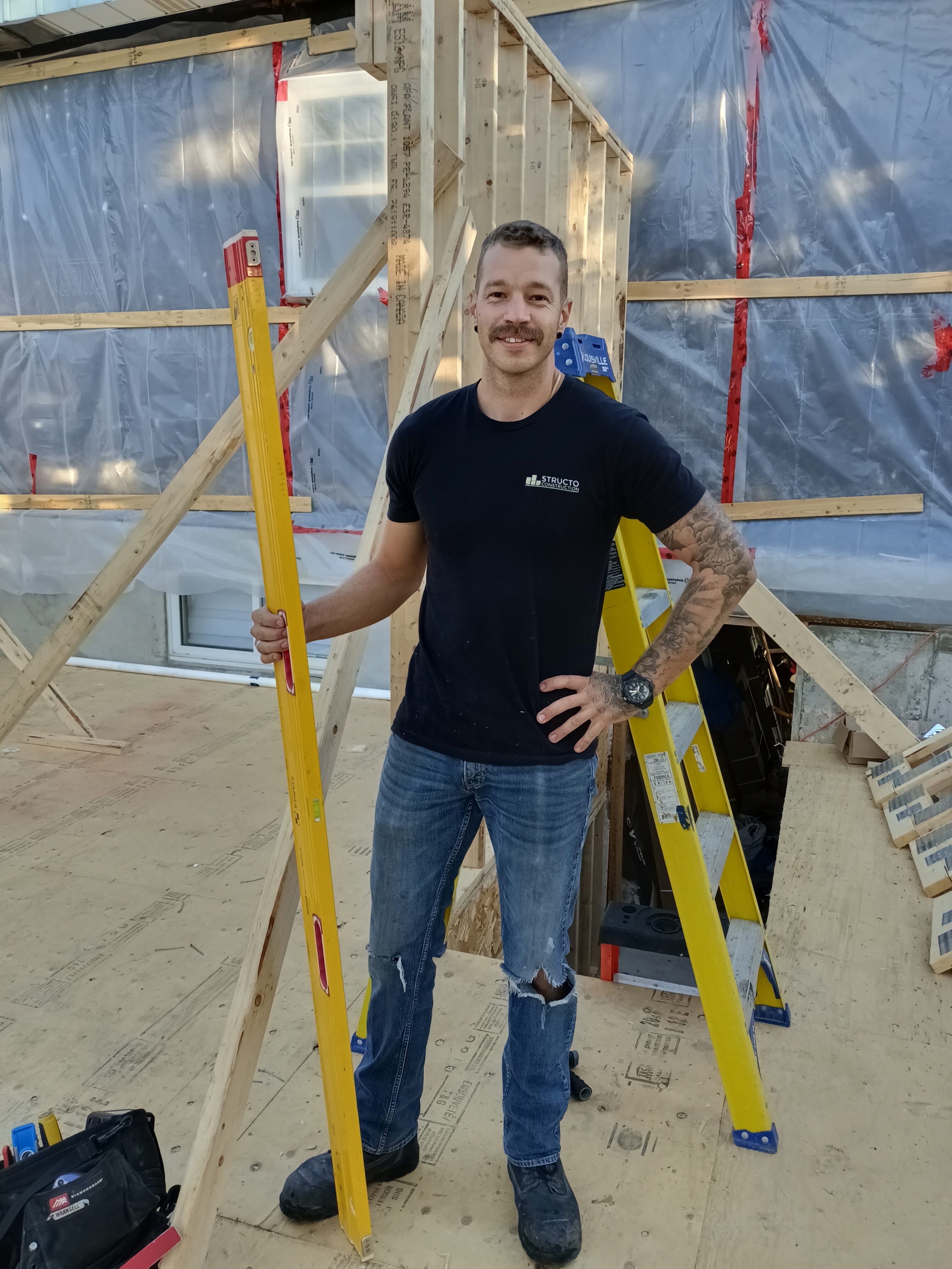 Alexandre, propriétaire et charpentier menuisier compagnon chez Structo Construction